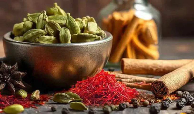 🌿 ഫാറ്റി ലിവർ പ്രശ്നം.. ആശ്വാസത്തിന് മഞ്ഞളും കറുവപ്പട്ടയും?