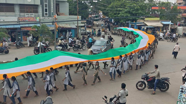 కదిరిలో రెపరెపలాడిన 1000 అడుగుల భారీ జాతీయ పతాకం: ఘనంగా ‘హర్ ఘర్ తిరంగా’ ర్యాలీ
