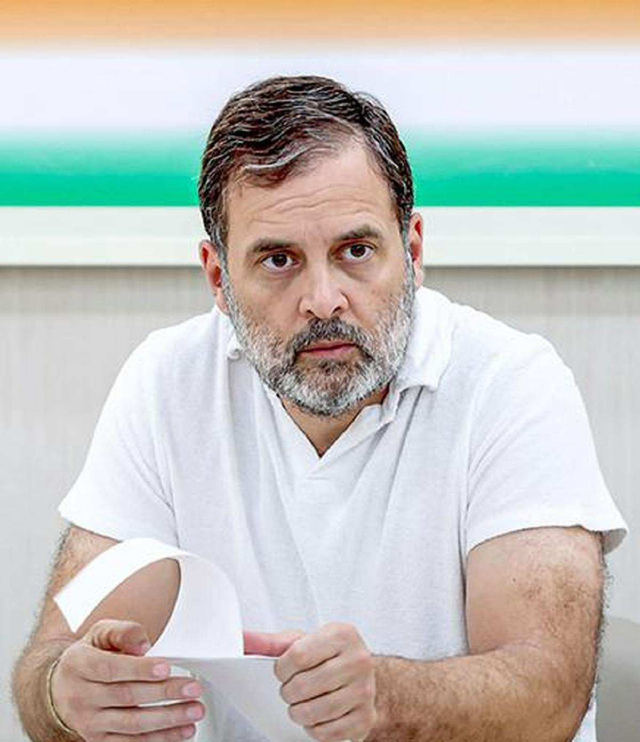 "राहुल गांधी के साथ कांग्रेस नेताओं ने बनाई रणनीति"