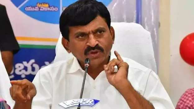 പൂജ്യം ഏക്കർ മുതൽ ആയിരക്കണക്കിന് കോടികളുടെ സ്വത്ത് വരെ? കെസിആർ കുടുംബത്തിന്മേൽ ഭൂമി തർക്കം