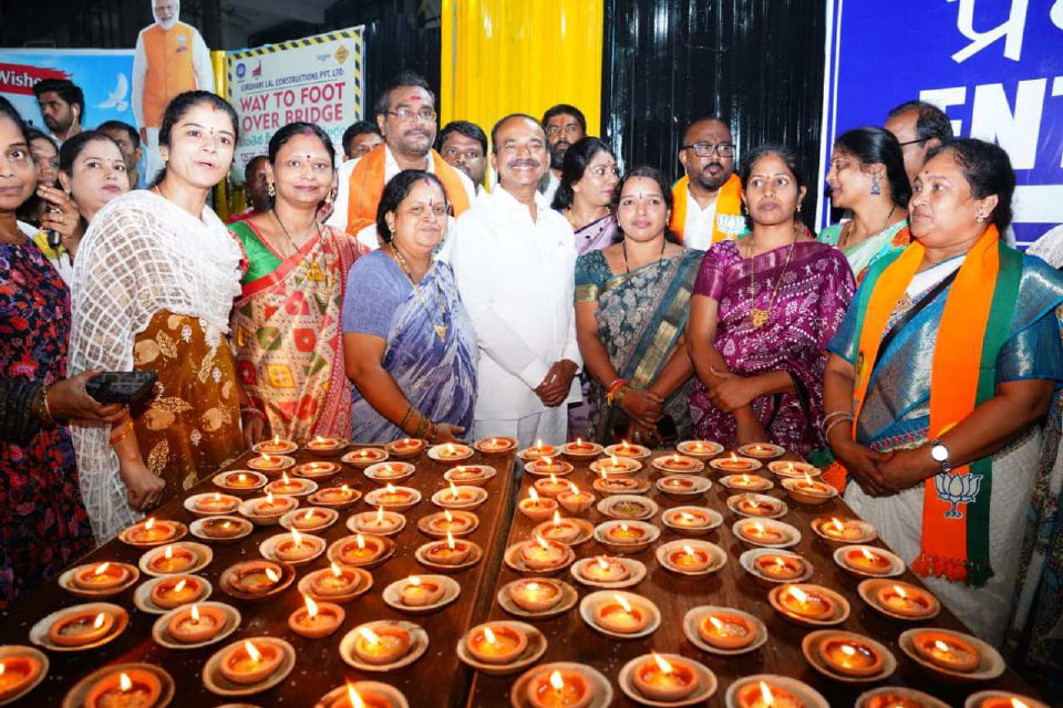 Itala lit the 'Aashirwad Deepam' on the occasion of Modi's birthday