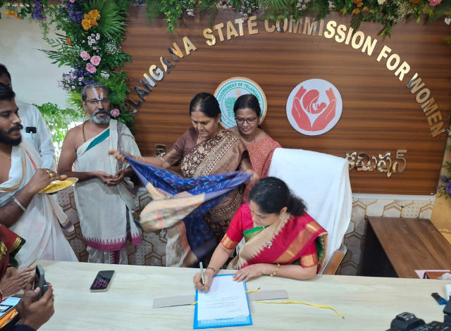 नेरेला शारदा ने महिला आयोग की अध्यक्ष का पदभार संभाला